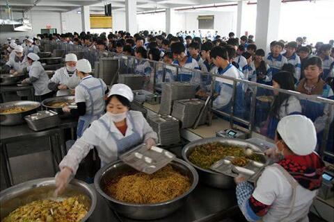 學(xué)校食堂承包這個(gè)近乎被壟斷的賺錢生意，如今卻“開不下去”？